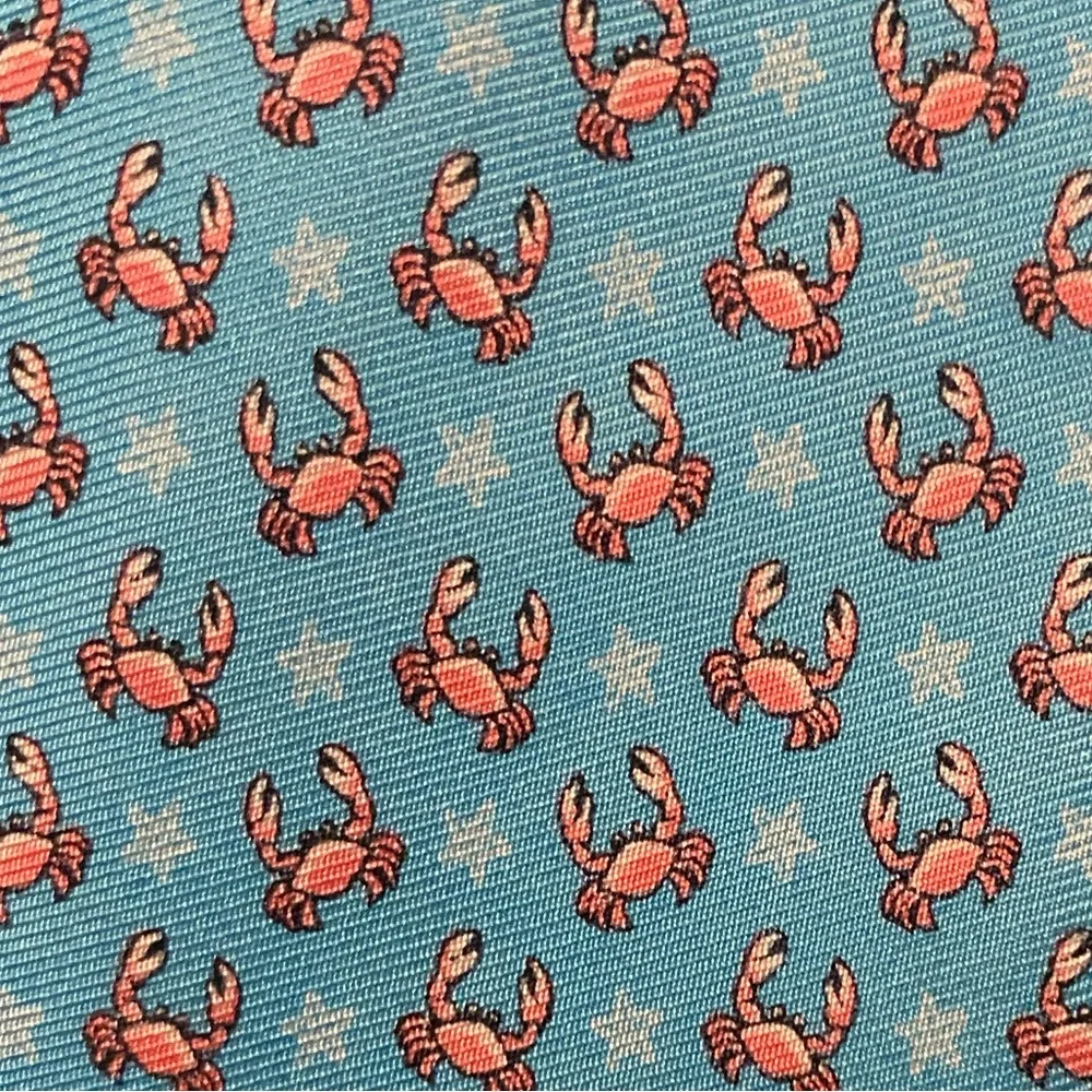 EUC 100% Silk IZOD Crabs and Starfish tie